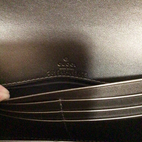 Gucci Metallic Gray Wallet on Chain - Picture 6 of 16